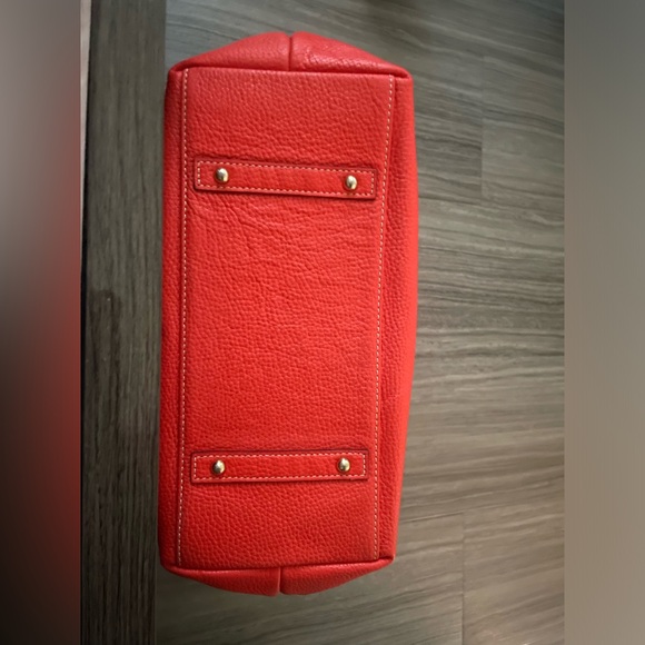 Like New Dooney & Bourke Large Genuine Leather red hobo bag logo lock keychain - Picture 8 of 17